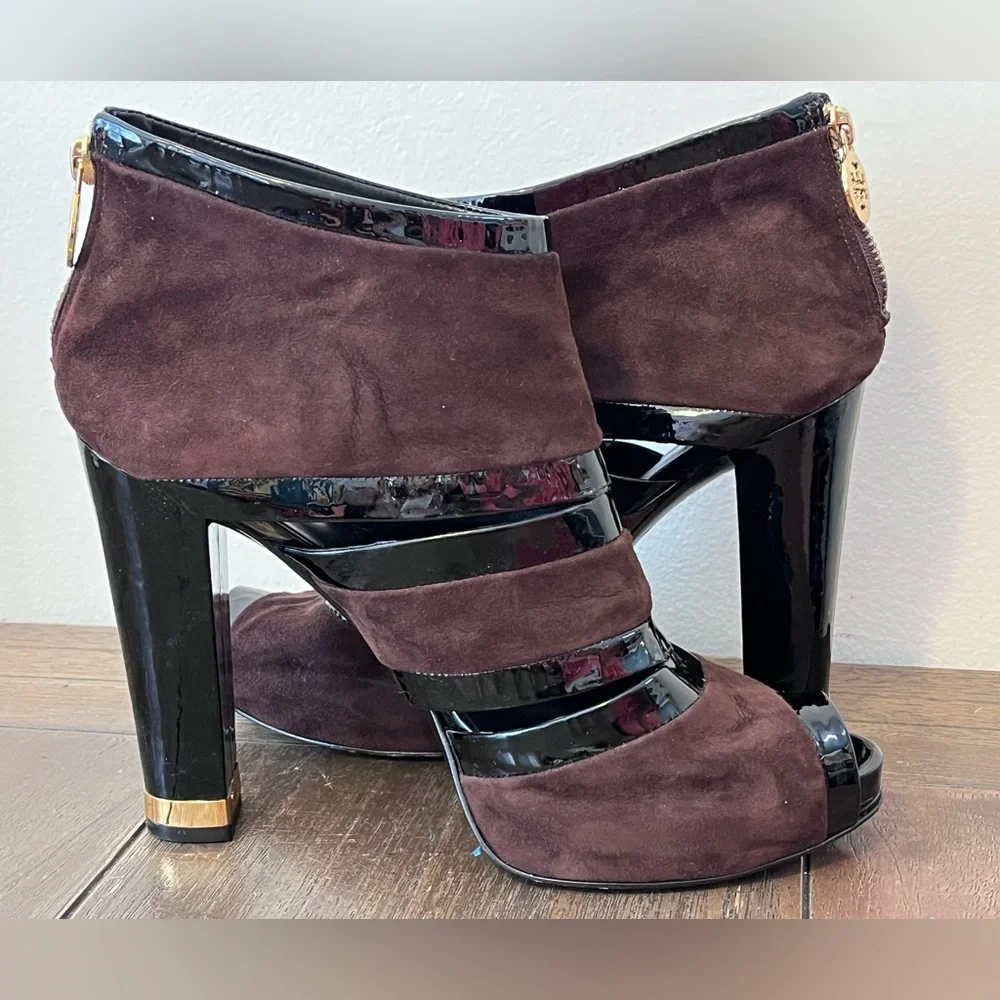 Tory Burch Cut Out Heeled Booties Womens size 10.5